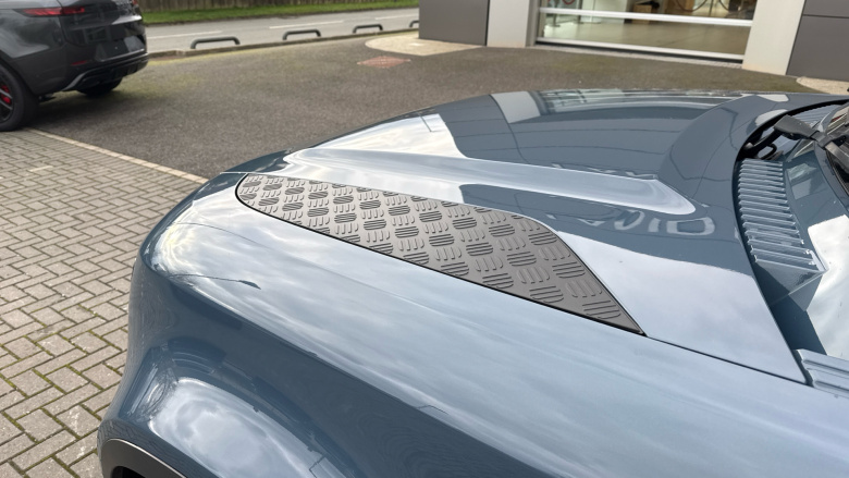 Land Rover Defender 3.0 D250 SE 110 5dr Auto Diesel Estate